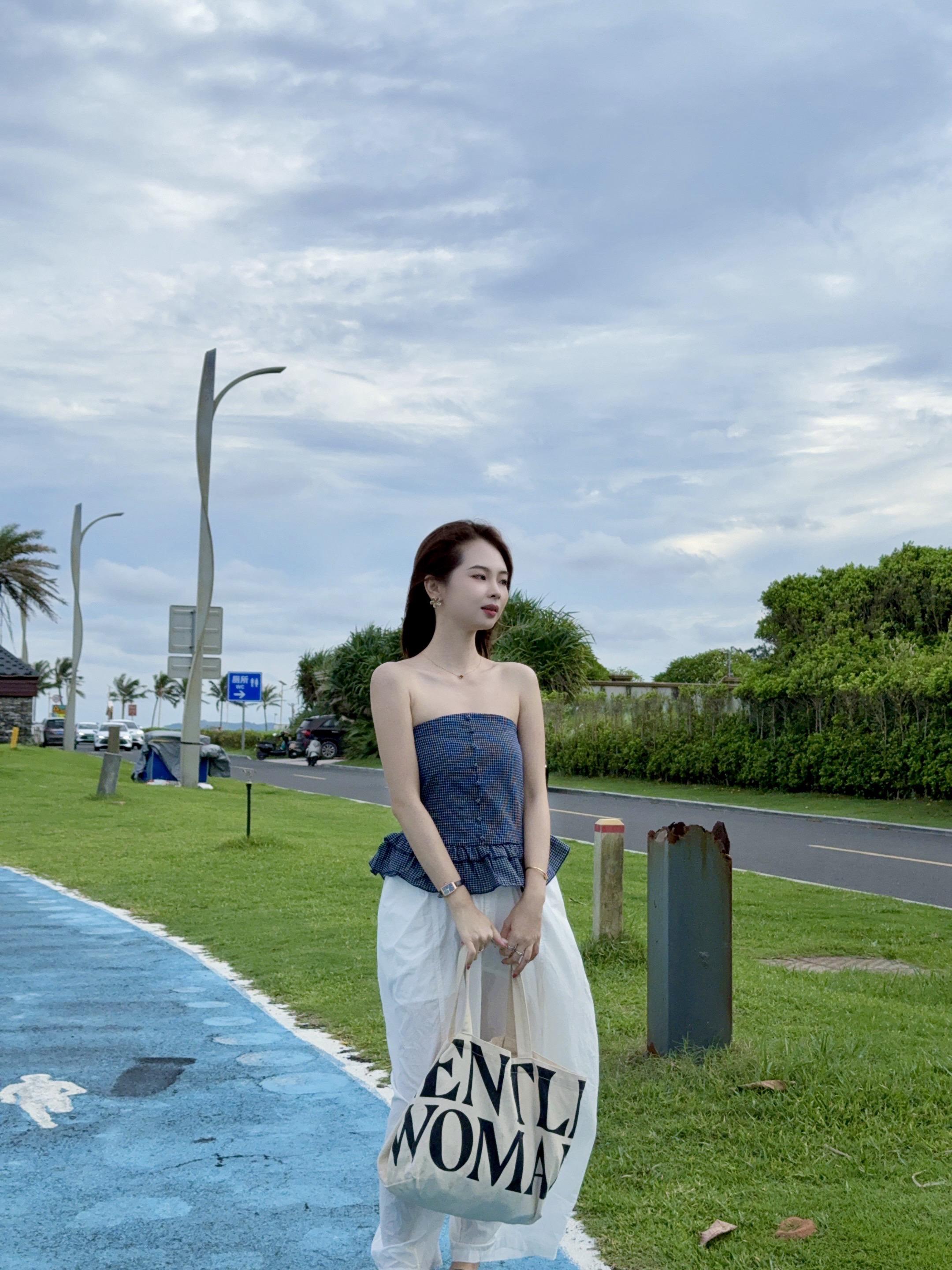 已经到了不能生气的年纪了 因为气血不足了 #创作灵感 #海边拍照 #度假穿搭 #旅行穿搭 #去看海