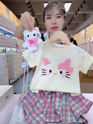 女童穿搭 喜欢KT猫套装的宝贝看过来#百褶裙穿搭 #高品质童装 #甜美穿搭 #夏季新品 #每日童装穿搭分享