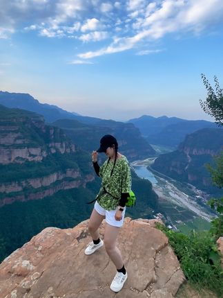 这一天天的,拍景都没人看啦,老嫂子再来“龙床口”带你们摇~#随拍#龙床水库 #免费景点推荐 #旅行推荐官