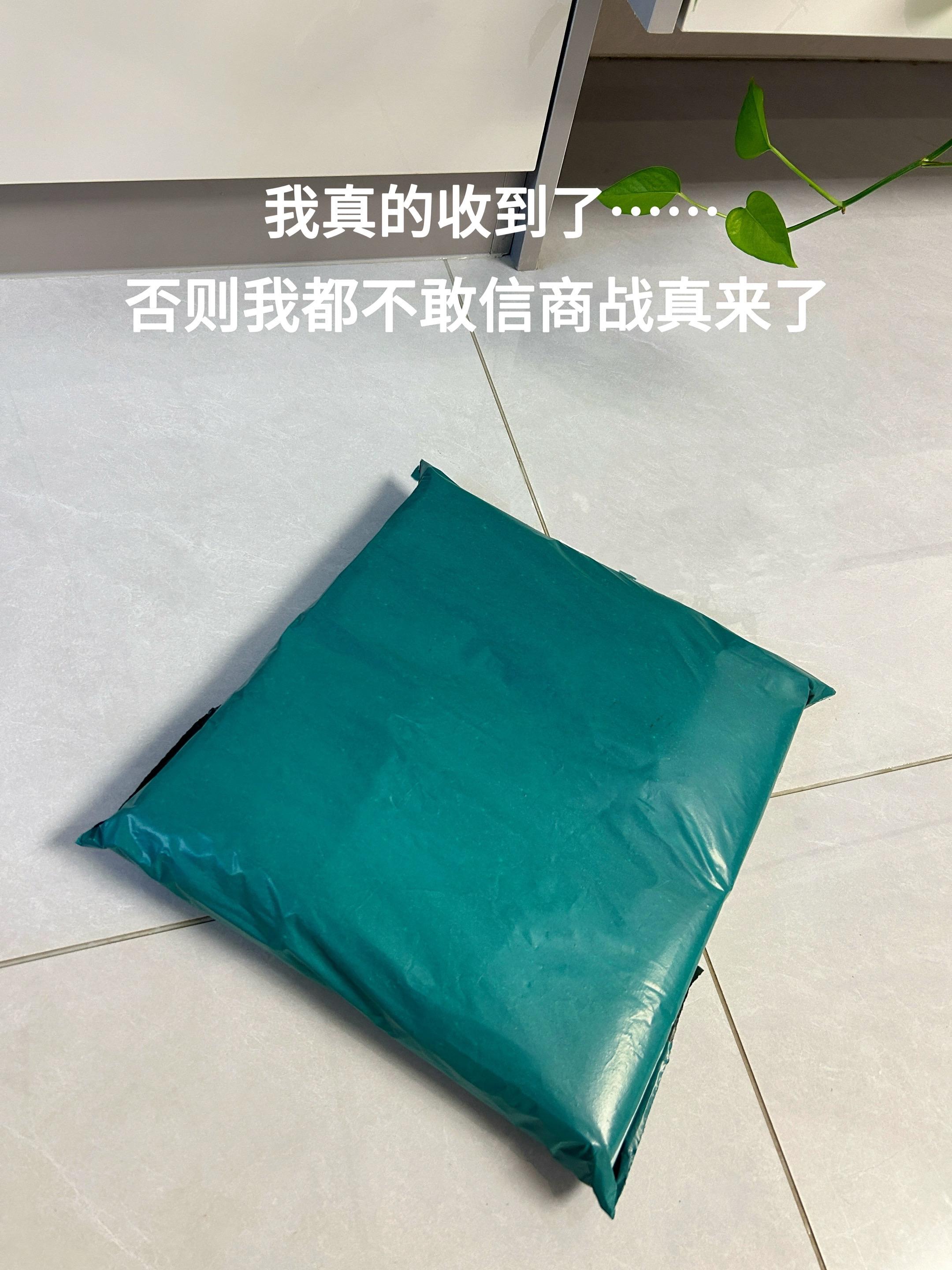 终于等来了维达的商战,还是拿#山茶花手帕纸 出战的,太牛了!没想到真的发货,超厚实一大包,还巨香、巨好闻!太爱啦!#维达纸巾 #薅羊毛的快乐