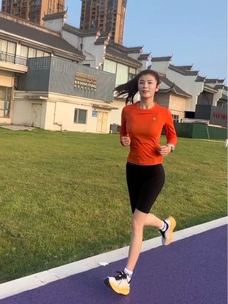 必迈高性价比速干长袖,高弹透气不闷汗,男女同款,四季可穿。#跑步 #迈#速干长袖@抖音小助手