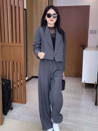 时尚显瘦气质洋气韩版西装套装,休闲减龄两件套#谁穿谁好看#气质穿搭