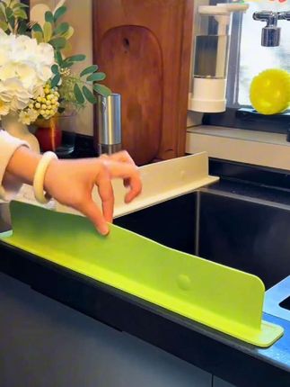 水槽挡水板,厨房水池洗碗池洗手盆防溅水挡板。隔板硅胶挡水条#厨房好物 #挡水条 #方便又实用