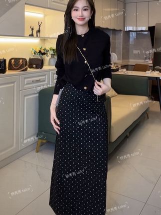 时尚小香风套装纽扣开衫上衣2025秋新款+波点直筒半身裙#两件套装#小香风套装#今天穿什么 #我又心动了 #约会穿搭