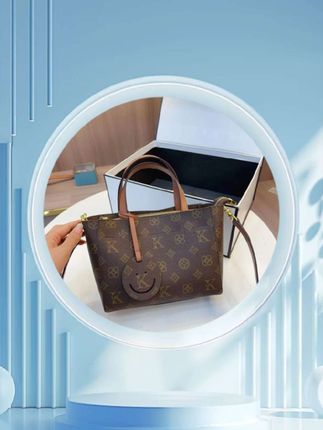 #创作灵感 UK定制经典百搭斜挎单肩菜篮子时尚气质#手提包 #菜篮子包 #上热门抖音小助手 #上热门话题5000亿播放 @DOU+小助手 @DOU+上热门 🔥 @DUO+上热门 @DOU+上热门 @DOU+好生意