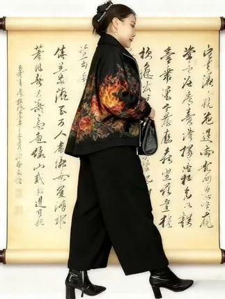 春季新款休闲翻领宽松遮肉显瘦烧花拉链开衫大码年轻妈妈装外套女