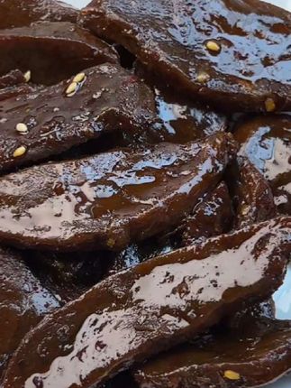 这个手撕肉干太好吃了,馋了、饿了、追剧少不了的解馋小零食手撕肉干,越嚼越香#手撕肉干 #零食推荐 #追剧小零食 #开袋即食