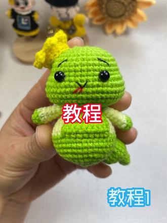 十二生肖之小青蛇钩织教程1️⃣附图解。脑袋钩法同小老鼠,请参考十二生肖合集小老鼠视频教程,这里不再重复录制#教程分享 #钩织毛线玩偶#蛇#我的手工作品