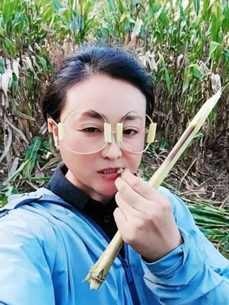“每当熟悉的味道再次萦绕鼻尖,就像穿越时空回到了无忧无虑的童年,那一刻,心变得异常柔软。”#童年回忆 #农村生活 #秋收