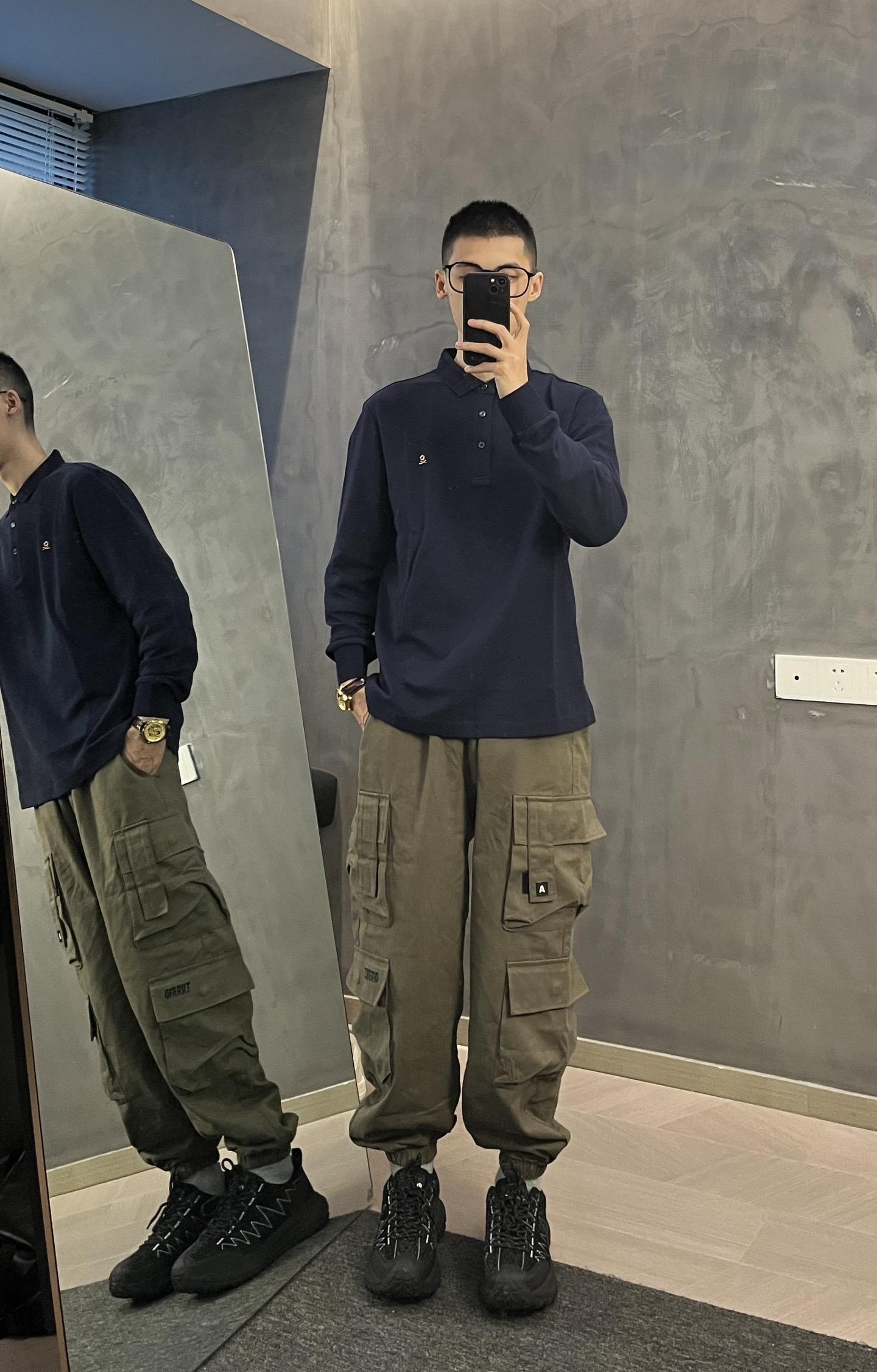 男人初秋这样穿就很好看啊。#兵哥哥 #寸头 #工装裤 #秋冬穿搭 #今日穿搭