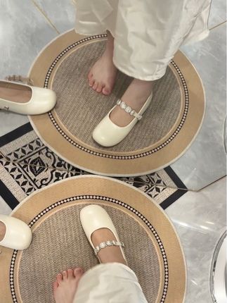 跟双糯米鞋似的,QQ软软!脚感好舒服的诶!我先种草了姐妹们哈哈