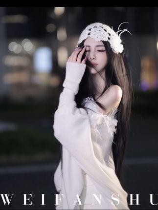 WEIFANSHU/魏凡舒【露台茶会】新款一字肩羊毛毛衣&手工钩花帽子#爱了爱了 #有点上头 #甜妹风 #心动的感觉 #时尚搭配服装