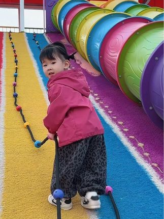 孩子越大 幸福感越强 很庆幸在成长的路上 可以和孩子相互陪伴 有一种幸福叫:我有时间陪你 妈妈和孩子最好的关系 就是你在长大 我在成长 #骗你生女儿系列 #女童穿搭 #陪你长大 #童装搭配