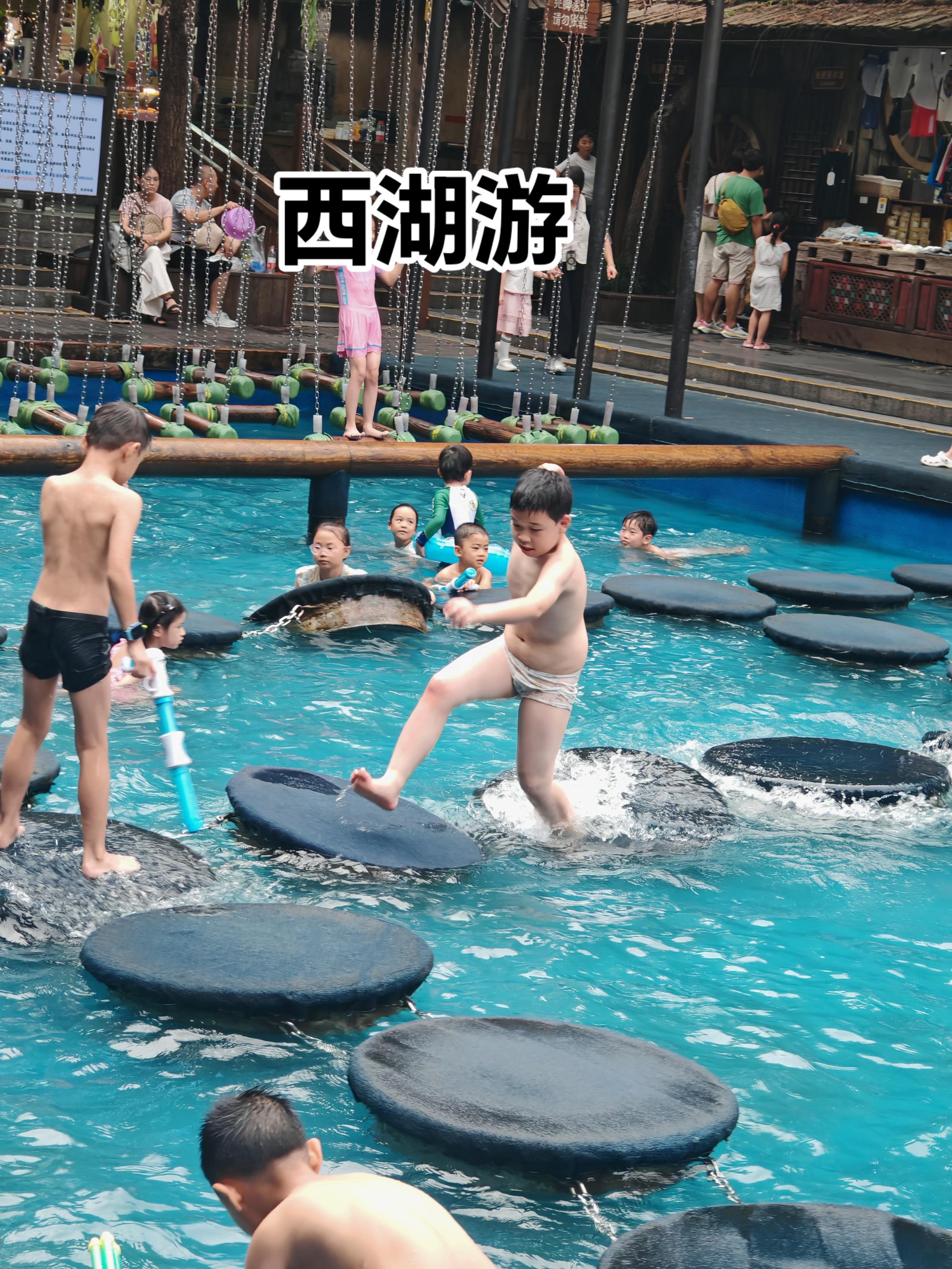 生活没有如果,时间没有回头。珍惜当下,活好自己 ,下一个十年谁会知道是什么样子。许仙和白蛇等待了漫长的千年#西湖美景 #网红景点打卡 #暑假 #一起去看人山人海 #梅子酒 @抖加🔥上热门🔥dou+🔥热点宝