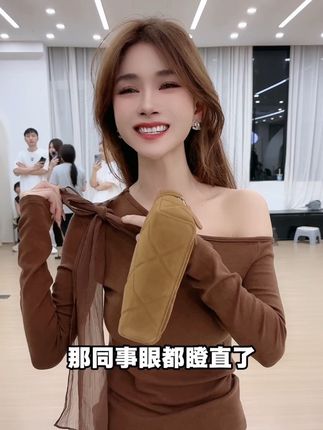 一衣六穿的#斜肩上衣 简直是所有女生的梦中情衣啊🤩#早秋新品 #气质这一块拿捏死死的 #纯欲天花板