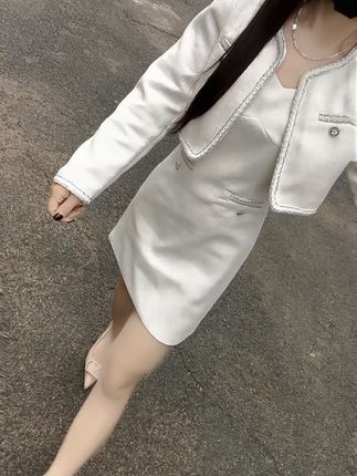 我习惯有话就直说,拐弯抹角我学不会;我习惯做事尽心尽力,糊弄了事不是我的原则,处事,平的就是真性情,守着最初的纯真,心若干净人就快乐,沿着最后的底线,人不犯我,我不犯人!#气质穿搭 #穿搭