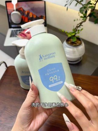 女生们要对自己好点,贴身衣物一定要用袋鼠妈妈这种专用的内衣洗衣液,洗完衣服又香又软又干净,不伤手不伤衣,也不容易滋生小菌菌,穿着更安心#内衣洗衣液 #袋鼠妈妈内衣洗衣液#洗衣液 #洗护好物 #袋鼠妈妈