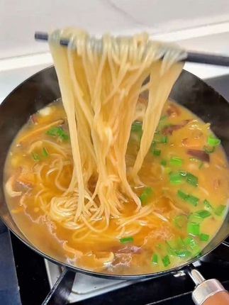 家烧榨菜肉丝粉干#粉干 #米粉 #汤粉 #营养早餐 #同城美食
