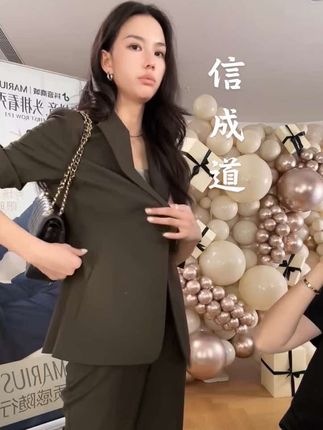 通勤姐妹,上班穿的职场西装就是它, 而且是高级那种意式极简的西装。#高级感穿搭 #西装杀 #气场全开 #今天穿什么 #说好的随便穿穿去看秀