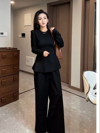#普通人的秋冬硬核穿搭 高级感气质套装女2025年秋季新款时尚设计感上衣阔腿裤气质两件套#女装 #套装两件套 #上热门🔥 #放弃幼态审美做气质女人