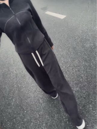 以前心心念念的东西现在不想要了,以前较真的东西,现在也不在乎了,一旦过了那股劲儿,很多事情,都没有想象中的那么重要了... #休闲穿搭 #套装两件套 #运动套装@抖加🔥上热门🔥dou+🔥热点宝