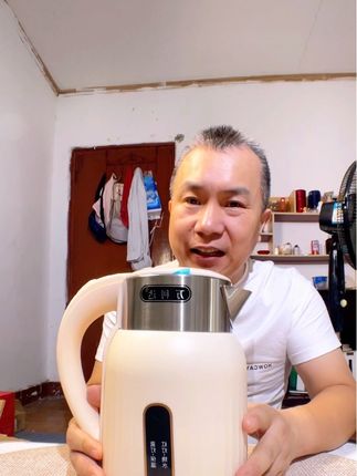 天冷了,家里备上这个能能恒温的#电热水壶 可太方便了,再也不怕水凉了#热水壶 #烧水壶 #万利达电热水壶 #恒温热水器
