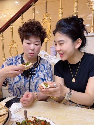 这个西瓜酱都真的超级下饭,不论是搭配面条搭配米饭还是馍,都超级配,喜欢吃辣的可以炒点辣椒搭配!都是咱河南的味道!#西瓜酱豆