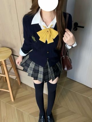 麦穗收腰毛衣套装英伦学院风刺绣长袖针织开衫高腰短裙三件套#jk穿搭 #学院风穿搭 #jk日常穿搭 #jk制服女孩 #jk推荐