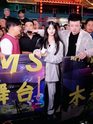 终于给孩子找到一款能让我放心的小霸王儿童手表了!它拥有强大的防水功能,让孩子无论是游泳还是玩水都能安心使用。而且它的精准定位系统可以随时知道孩子的具体位置,再也不用担心孩子走丢了!不仅如此,还能实现视频聊天、语音通话,赶紧给你家宝贝也入手一个吧!#木森大舞台 #木森大舞台有才你就来 #电话手表 #好物 #嗨翻全场