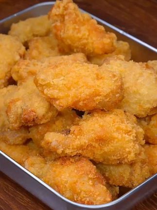 孩子想吃炸鸡,别再出去买了,快来试试这个半成品的脆皮炸鸡,都是采用新鲜整切的带骨鸡肉,空气炸锅一百八十度,烤出来外酥里嫩,一口爆汁#炸鸡 #妈呀太香了 #好吃到停不下来