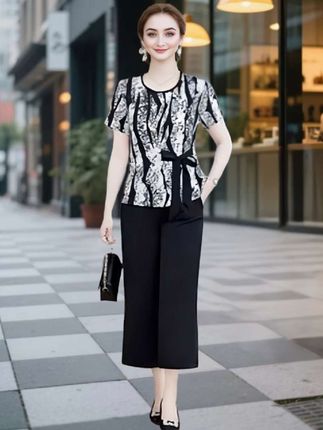 #上热门#夏季穿搭 #时尚妈妈装 #遮肉显瘦遮肉减龄 #穿出自信穿出美丽