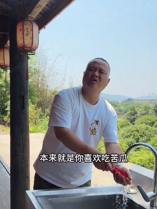 今天做这个凉拌苦瓜和蒜蓉豇豆好下饭哦#苦瓜 #豇豆 #香油 #三农 #农村美食