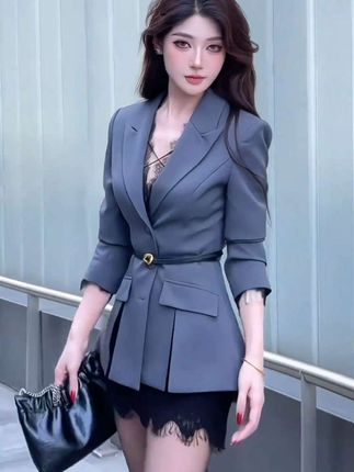 #出片穿搭记录国庆高光时刻#说好的随便穿穿去看秀#秋天第一杯琥珀流光#新中式穿搭成为中秋宠儿#秋冬都市硬核穿搭