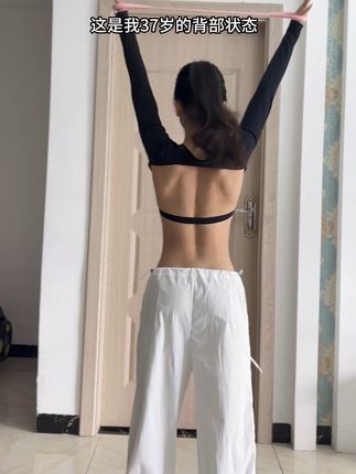从大妈背到少女背,我每天都在坚持的练背#开肩美背 #瘦背 #背薄一寸年轻十岁 #居家锻炼