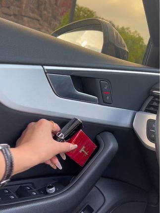 原车门把手这里是空的,不用简直太浪费了,装上这个储物盒,放东西太方便了#汽车好物#汽车装饰#有车必备