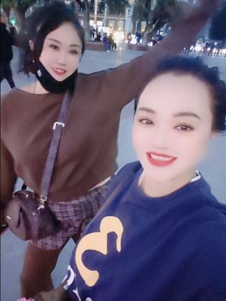 和四美妞最美夜景抖起来 😁,