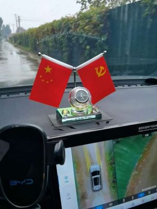 汽车红旗钟表摆件#第一视角 #热爱祖国 #五星红旗🇨🇳 #五星红旗迎风飘扬 #红旗车载红旗