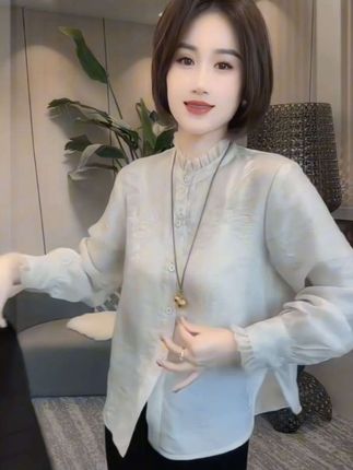 时尚浮光衬衫上衣+新中式丝绒马甲两件套#减龄气质 #显瘦遮肉 #洋气上档次 #百搭上衣