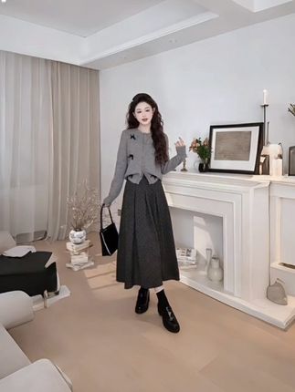 #秋季穿搭 设计感针织开衫毛衣+复古半身裙#裙子搭配 #高级感穿搭 #慵懒风穿搭 #时尚洋气