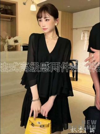 #气质轻熟风 #套装裙两件套 视感上显瘦5到10斤,不挑身材,谁穿都显瘦!~~LIUJIUJIU 法式名媛千金风木耳V领喇叭袖上衣+半身裙套装 #高级感穿搭 #精致女人必备 #品质女装