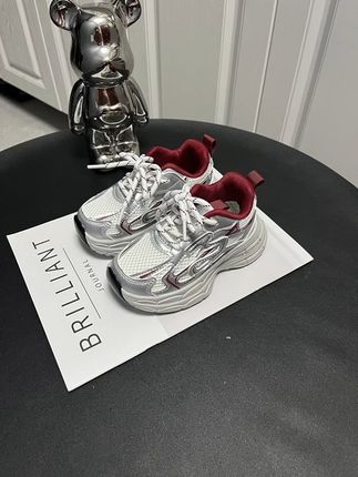 我是真不敢相信才花这个价格就买到品质这么好的运动鞋 ,上脚轻便又舒适,还是软底软面的,追求性价比的妈妈赶紧冲#儿童运动鞋 #儿童鞋 #强烈推荐#品质童鞋#男女童穿搭