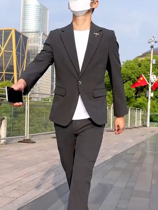 秋冬新款纯色厚实西服套装,帅气十足又有气质 # 男人就要穿西装 #西服套装 #谁穿谁好看 #西装#秋冬新款