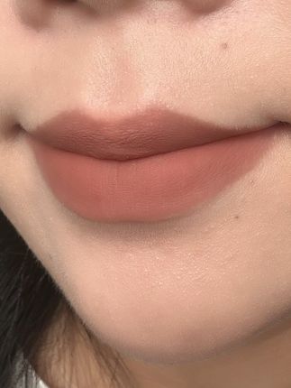 推荐几支好看又百搭的唇霜!#平价彩妆 #口红试色 #女孩子买点口红怎么了 #girlcult #唇霜 @DOU+上热门