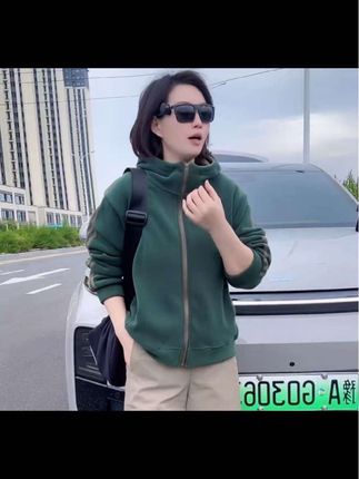 秋冬季新款保暖常规款连帽女长袖短外套运动双面奥粒绒加厚#女装 #新款上新 #今日分享 #每日穿搭 #谁穿谁好看 @DOU+小助手