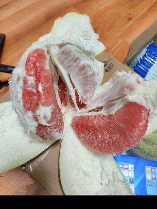 新鲜的大柚子非常好吃,我已经买第2单了欢迎大家品尝。