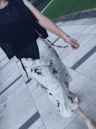 你是我入了心的人,见与不见都会想念,分与不分都会惦记,嘴可以逞强心却不会撒谎!忘掉一个入了心的人,真的好难,嘴里说的不再联系,可是心里还是拼了命的惦记,不想打扰,却心疼到失眠,忍住不去联系,却想的快要发疯#夏季穿搭 #气质穿搭