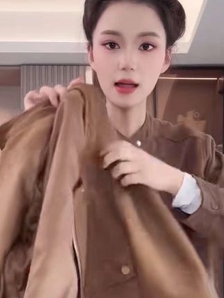 #我要上热门 #时尚气质穿搭 #外套穿搭 #皮衣外套搭配 #潮流时尚穿搭 @DOU+小助手 @DOU+上热门 @DOU+好生意