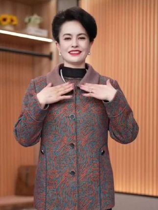 春秋中老年女装外套女时尚妈妈装老年人冬季加绒加厚奶奶装上衣女#中老人外套#时尚妈妈外套@DOU+好生意 @DOU+上热门
