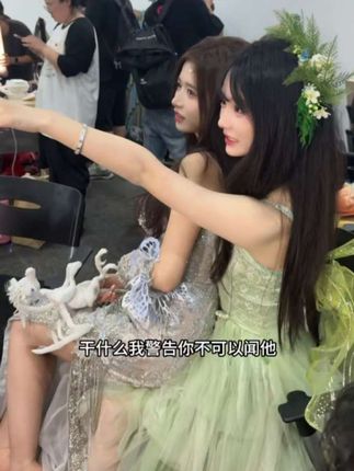 喂 你在干什么好难猜呀#张雅倩 #花碎花