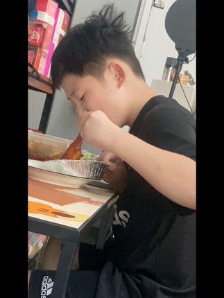 当妈的就是喜欢看的孩子大口吃肉看得我都想吃了。